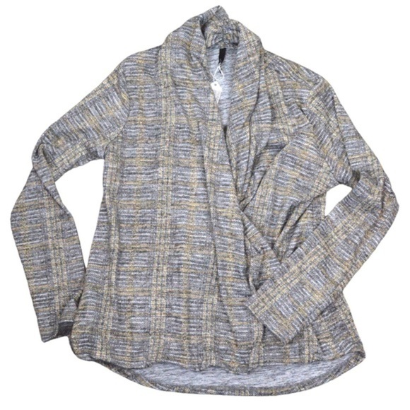 NWT Ariella Faux Wrap Crossover Loose Fit Top, Size Small - Picture 7 of 7